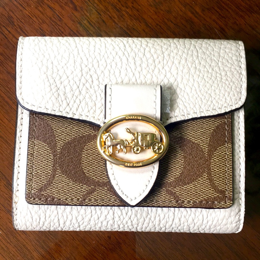 🛍HP🛍 Coach Women’s Wallet Beige Tan Brown Golden Chariot NWT Cash Card pockets